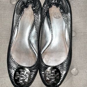 9M snake skin with silver miller flats Used but still has more wear in it.